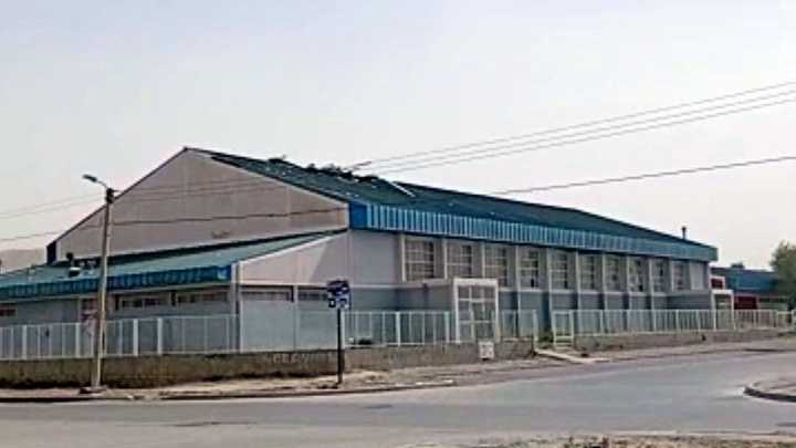 Voladura de techo en la Escuela 723 por las ráfagas extremas