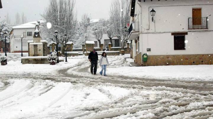 Casa barata a la venta en uno de los pueblos más altos de España: es un paraíso nevado y está en Teruel