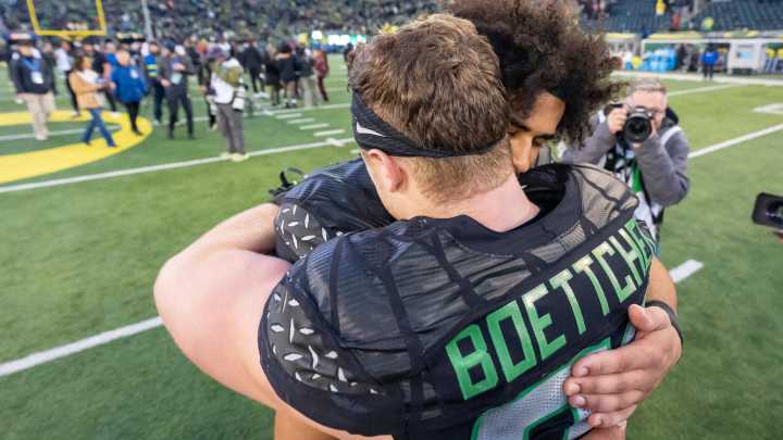 Did Oregon football rise in Week 14 US LBM Coaches and AP polls?