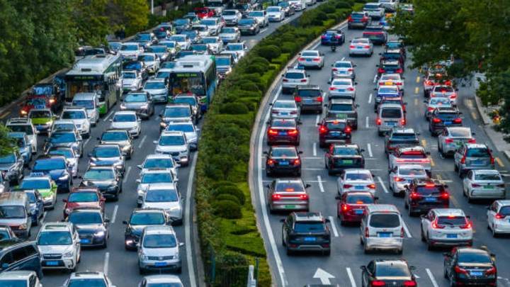 Esta es la ciudad con más atascos del mundo: Pierden 105 horas al año