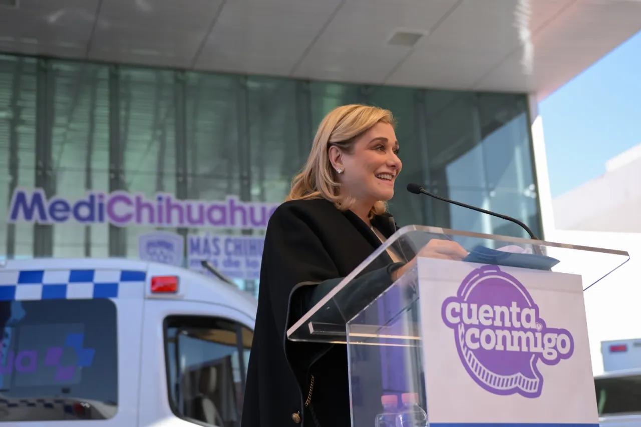 Maru Campos entrega 10 ambulancias para habitantes de 9 municipios