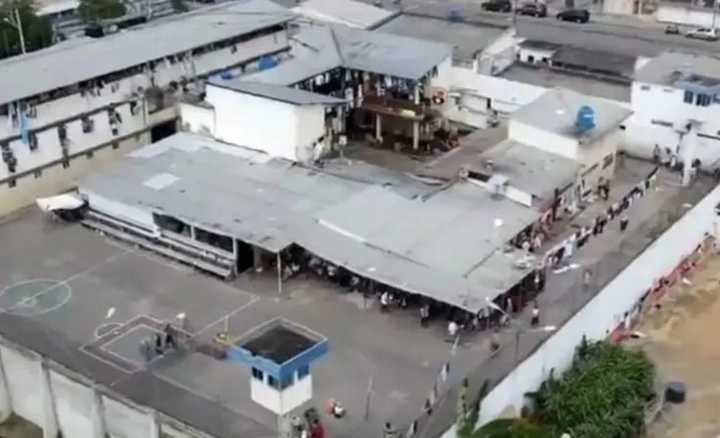 Al menos 27 presos muertos en un motín en Ecuador