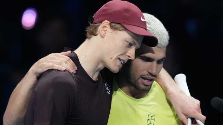 How much money did Jannik Sinner win from tournaments in 2025? What about Carlos Alcaraz?