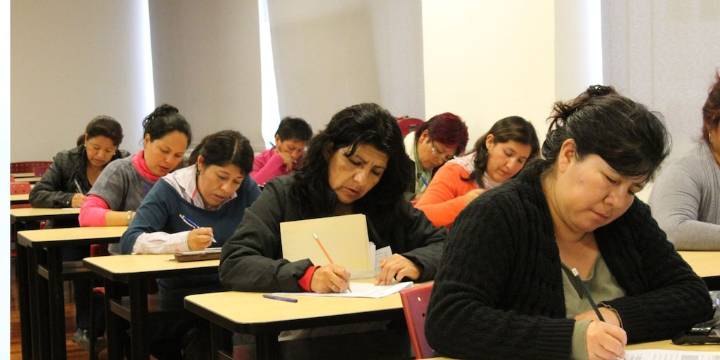 Anuncian incremento de sueldos para más de 430 mil profesores en el sistema educativo