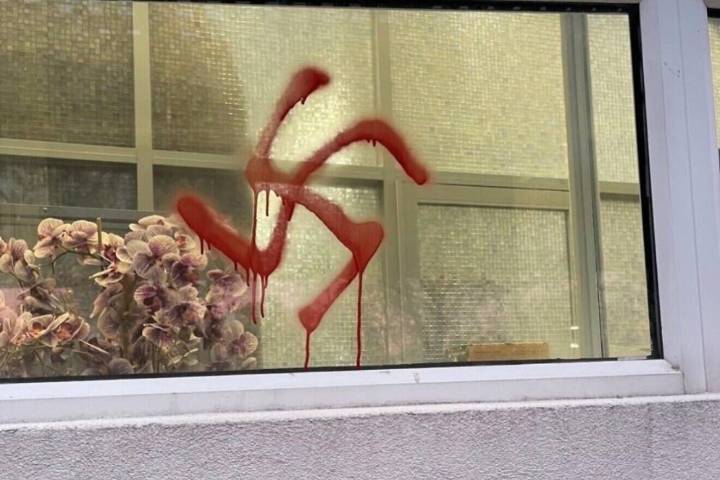 Mamdani Condemns Swastika Spray-Painted on Jewish School