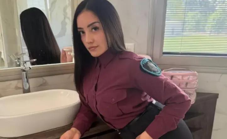 Suspendieron a una policía que grababa videos hot para las redes sociales con el uniforme