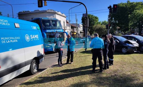 Una mujer resultó herida tras un fuerte choque en el barrio Hipódromo