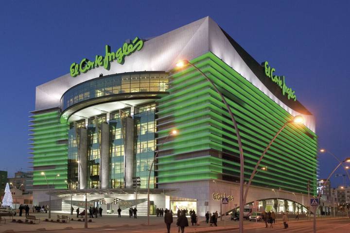 Aquí es donde van a parar las teles, móviles y más que devolvemos en El Corte Inglés, una sección de reacondicionados con ofertas