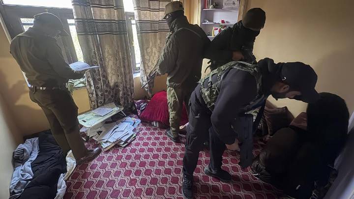 Police conduct raids on J&K residences linked to banned Jamaat