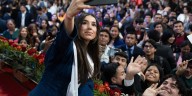 “La paz y el conocimiento van de la mano”: la Nobel Nadia Murad conmueve y motiva a estudiantes peruanos con su testimonio