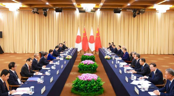 Japón y China alertan a sus pobladores ante la creciente tensión regional