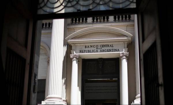 El Banco Central ordena a bancos y billeteras virtuales bloquear a los “contribuyentes no confiables"