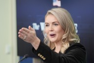 Secretaria de prensa de la Casa Blanca dice que llamar “cerdita” a periodista demuestra la honestidad de Trump