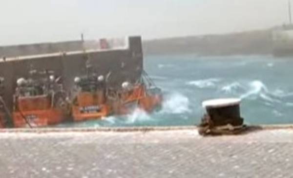 Por el temporal se hundieron 3 barcos en Caleta Paula