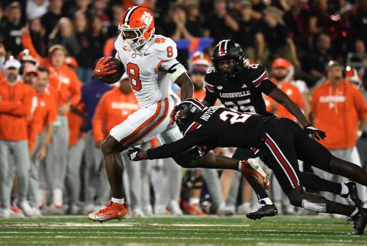 Clemson sneaks past No. 19 Louisville 20-19 despite botched punt snap and goal