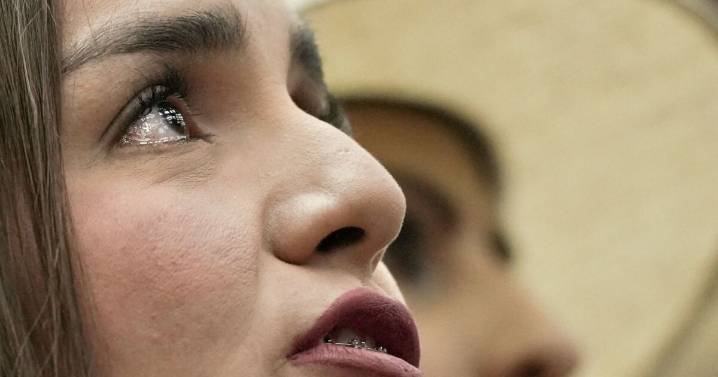 Grecia Quiroz vuelve a Uruapan como alcaldesa; Movimiento del Sombrero la arropa