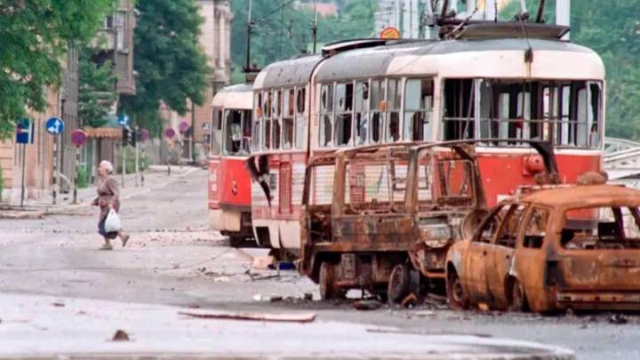 Lo que se sabe sobre los presuntos “safaris de francotiradores” que pagaban por ‘cazar’ civiles en Sarajevo, Bosnia