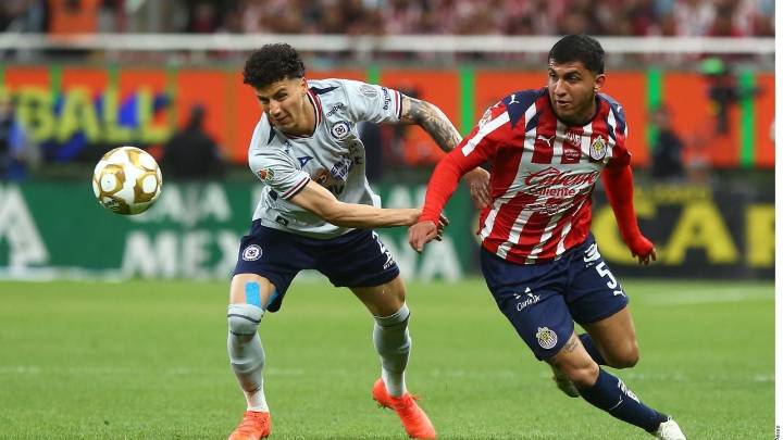 Chivas y Cruz Azul empatan sin goles
