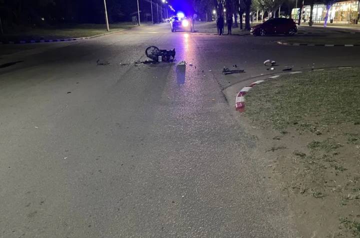 Un motociclista internado en terapia tras un fuerte choque en Toay