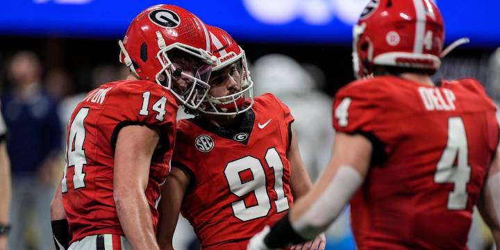 No. 4 Georgia holds off No. 23 Georgia Tech 16-9 for 8th straight win in series