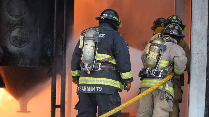 Se incendia una mueblería en Apaseo el Alto; hay daños materiales