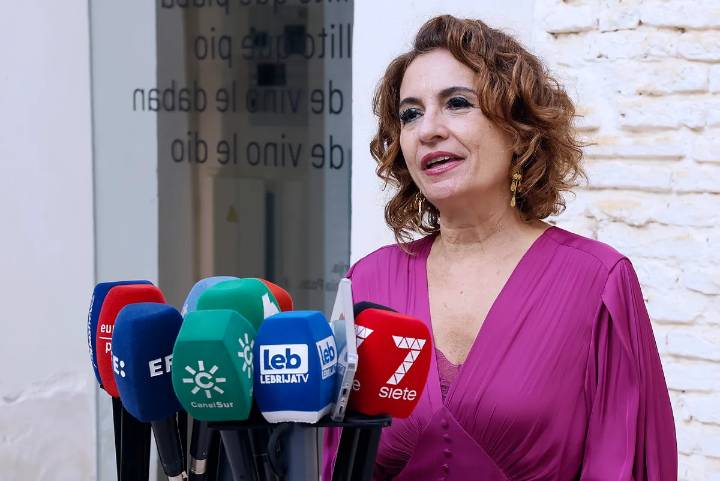 Un PSOE noqueado pasa al ataque con Ábalos: le acusa de "mentir" y le llama "indecente" y "sinvergüenza"