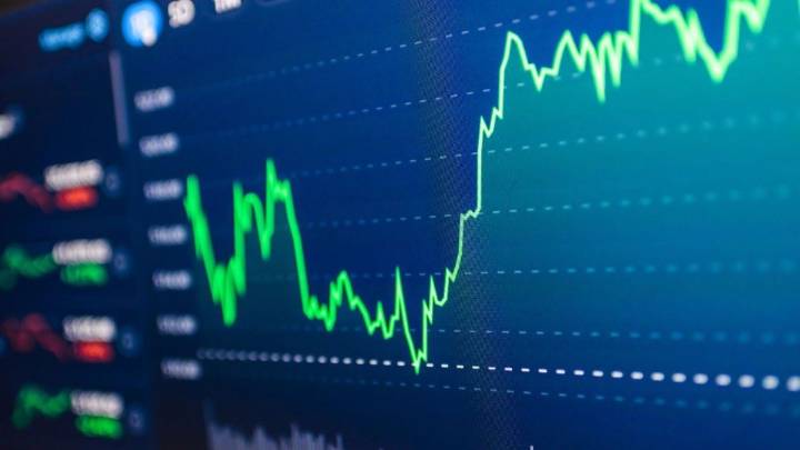 El S&P Merval en dólares supera los 2.000 puntos y los bonos suben hasta 1%