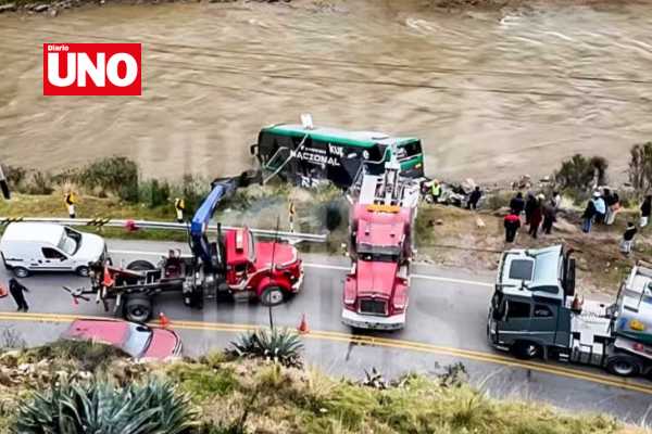 Accidente en Jauja: bus con 43 pasajeros cae al río Mantaro en la Carretera Central
