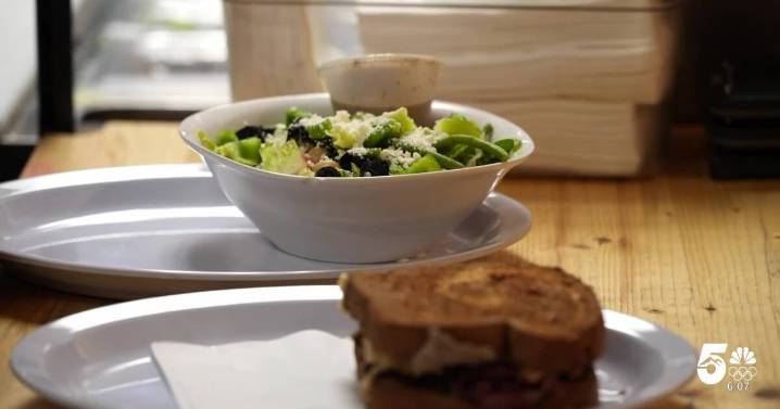 Poor Richard’s Restaurant raises more than $15,000 for federal workers during the government shutdown