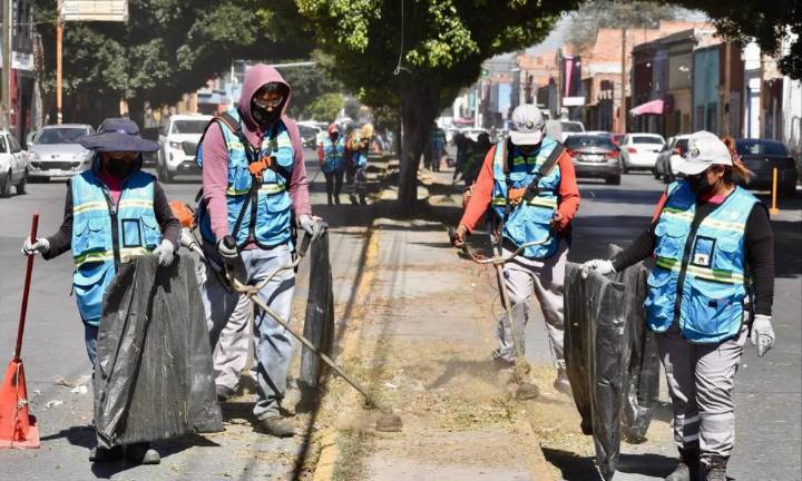Servicios Municipales despliega cuadrillas de limpieza en espacios públicos de San Luis Capital