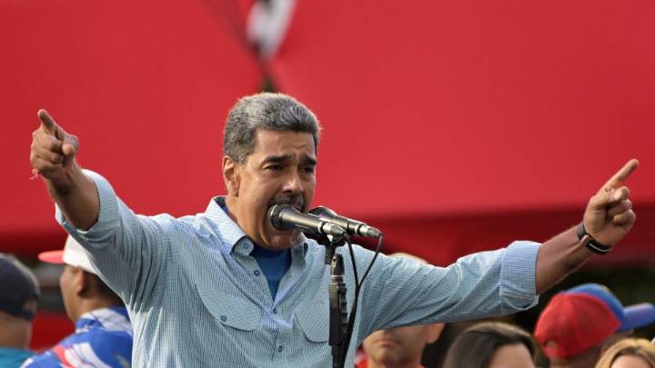 Guerra psicológica: EEUU consideró bombardear Caracas con panfletos que ofrecen una recompensa millonaria por Maduro, en su cumpleaños