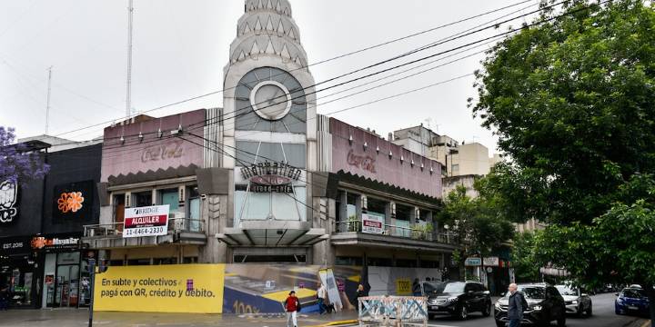 Cafetines de Buenos Aires: el adiós al Manhattan Club Grand Café, la histórica cúpula neoyorquina y un símbolo del menemismo