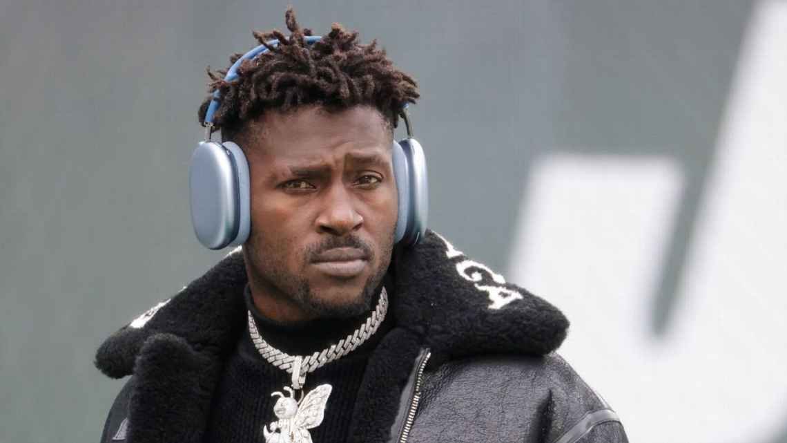 Antonio Brown se declara inocente