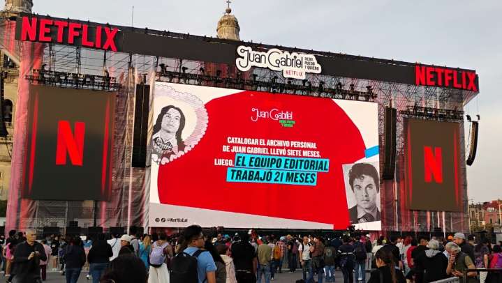 Miles se congregan en el Zócalo a una hora de iniciar
