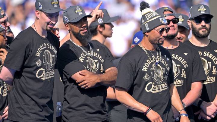 Dodgers revel in parade, turn focus to winning 'third time'