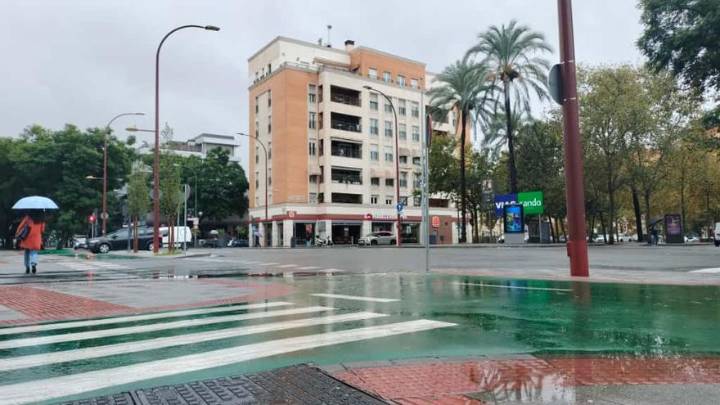 Muere un hombre tras un grave atropello en Sevilla: fue arrastrado 3,5 kilómetros en los bajos del coche