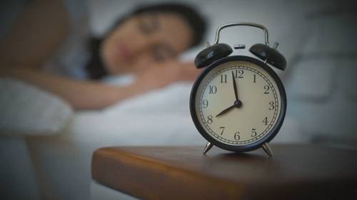 Experts warn time change disrupts sleep and may harm health as Daylight Saving Time ends