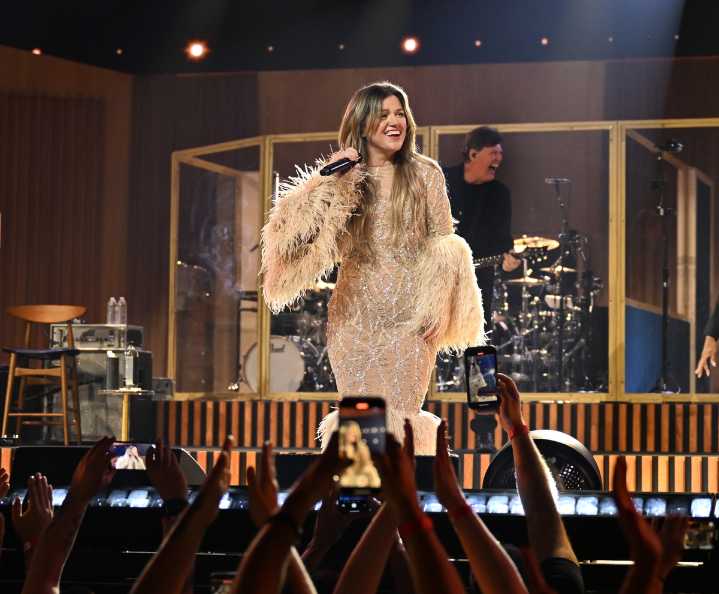 Kelly Clarkson adds August 2026 dates to residency at Caesars Palace