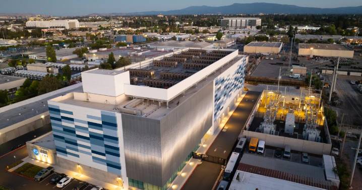 Contributor: Gen Z can’t save the planet while doomscrolling it dry