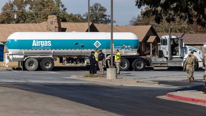 Ammonia gas leak from tanker truck in Oklahoma sickens dozens, forces evacuations