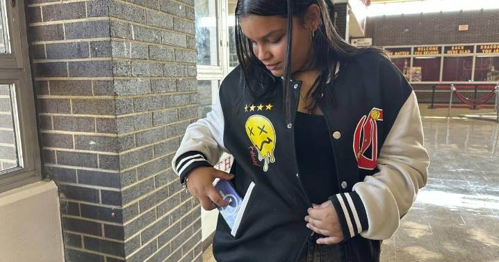 Want kids to learn? Ban smartphones from classroom