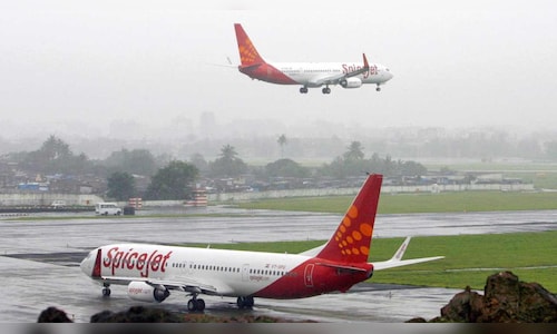 SpiceJet posts ₹633 cr loss in Q2 but fleet expansion hints at a revival