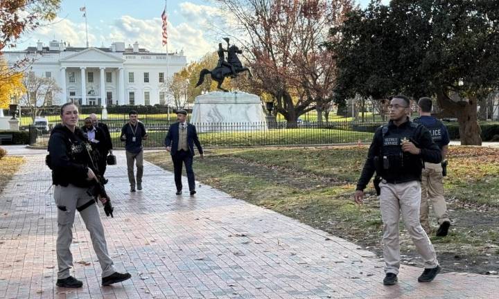 Mueren los dos guardias nacionales heridos en un tiroteo cerca de la Casa Blanca