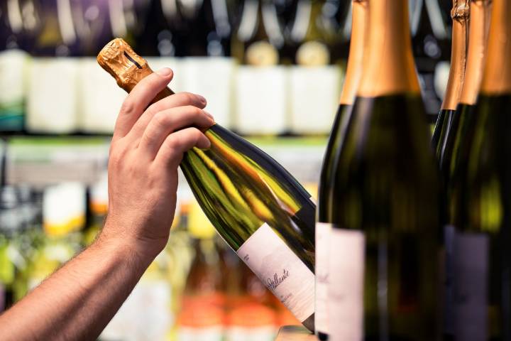 Costco retira casi 1 millón de botellas de Prosecco por riesgo de laceración
