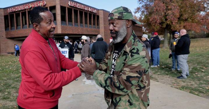 Boeing workers voting on new contract offer