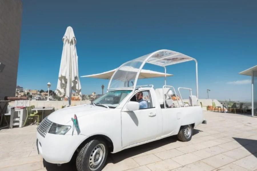 Papamóvil de Francisco llegó a Belén como clínica: Israel impide que ingrese a Gaza