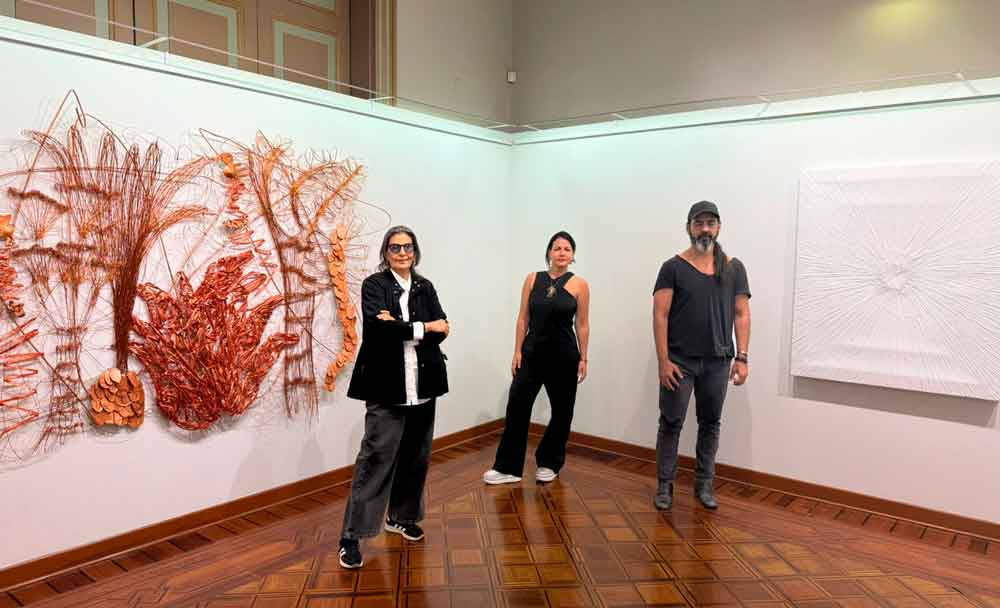 COSMOVISIÓN: tres artistas dialogan con la naturaleza desde la cerámica, el pigmento y el metal