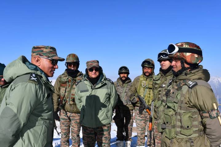 Northern army commander reviews anti-infiltration grid along LoC
