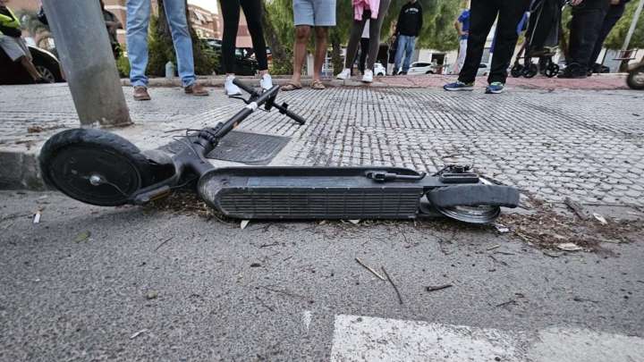 Herida una mujer en Pamplona tras ser atropellada por un patinete eléctrico que circulaba por la acera