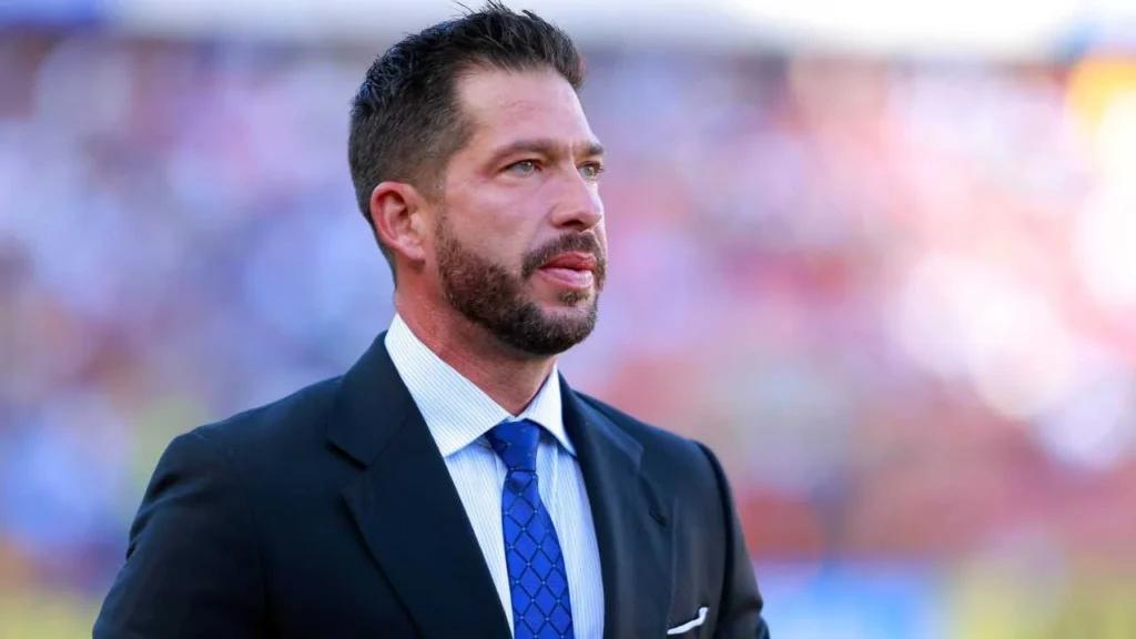 Benjamín Mora deja de ser DT de los Gallos Blancos del Querétaro